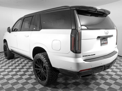 Used 2025 Cadillac Escalade ESV Sport w/ LPO, ONYX Package AWD/4WD image 7