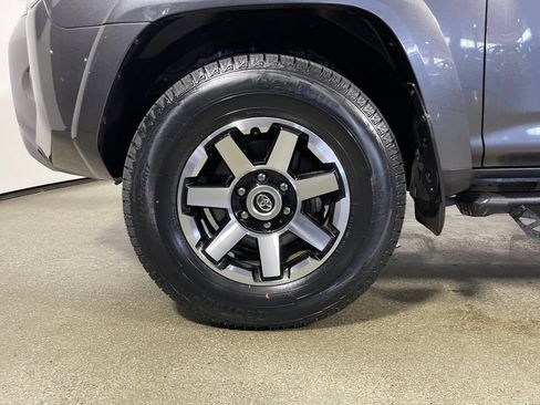 Certified 2022 Toyota 4Runner TRD Off-Road AWD/4WD image 11