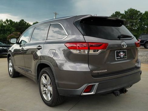 Used 2019 Toyota Highlander Limited FWD image 4