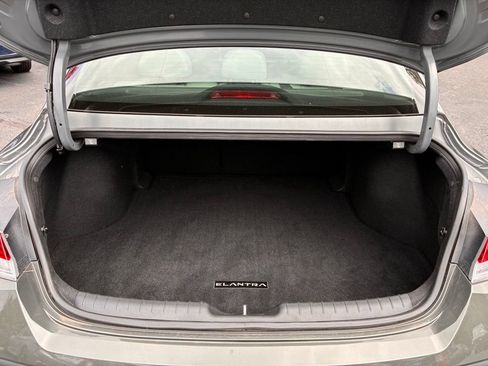 Used 2025 Hyundai Elantra Limited FWD image 10