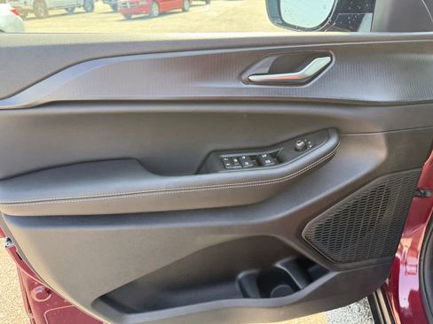 New 2025 Jeep Grand Cherokee Altitude image 10