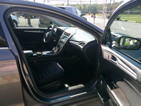 Used 2013 Ford Fusion SE image 7