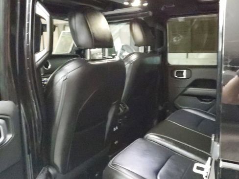 Used 2021 Jeep Wrangler Unlimited Sahara w/ Cold Weather Group image 15