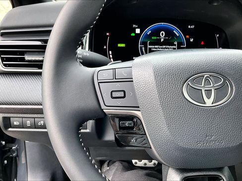 Used 2025 Toyota Camry SE w/ Convenience Package FWD image 23