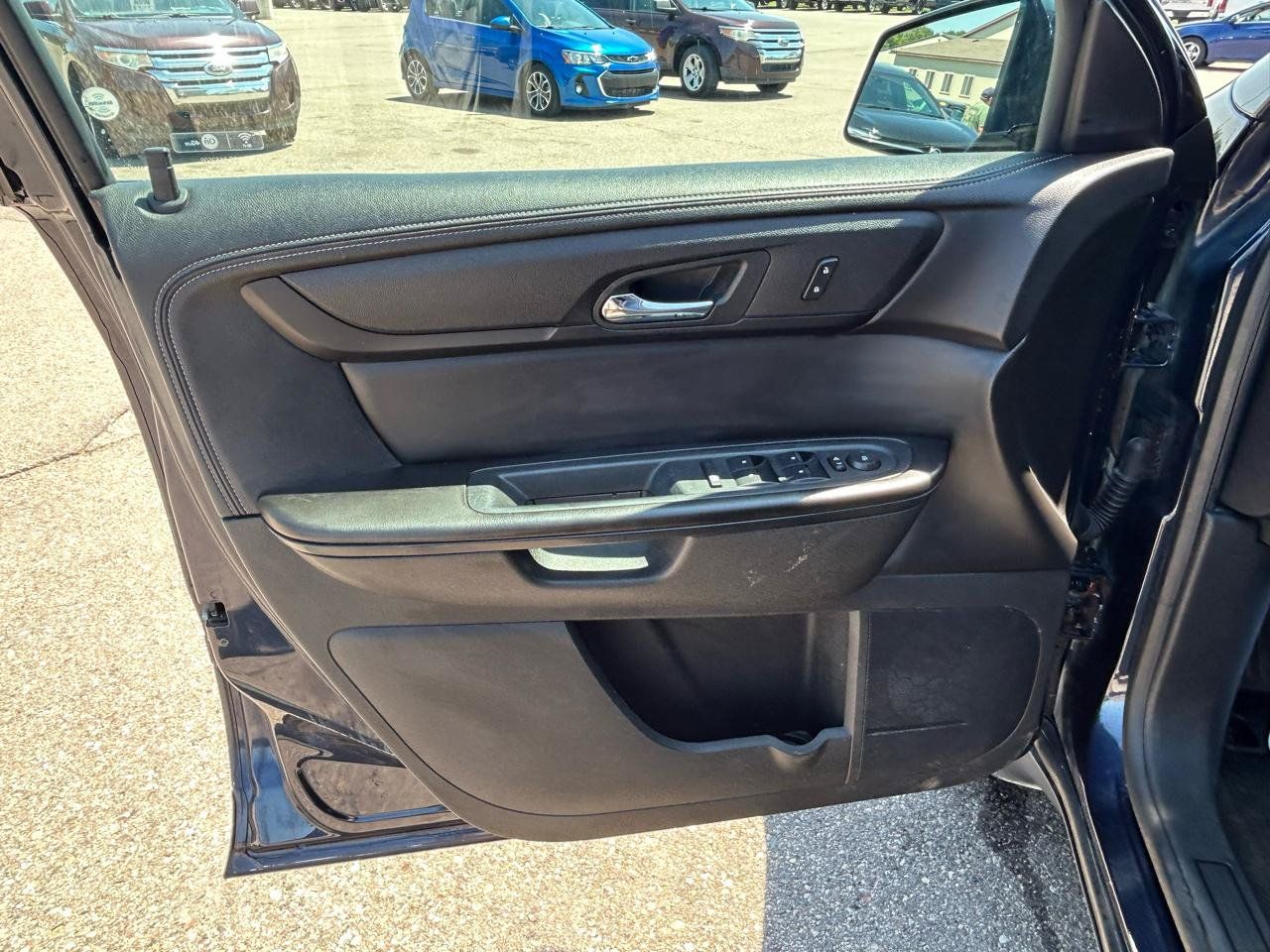 Used 2017 Chevrolet Traverse LT w/ Style and Technology Package FWD image 15