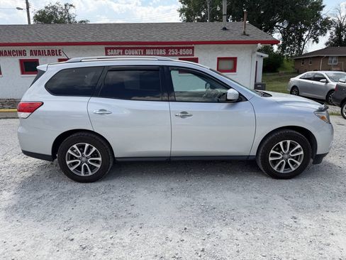 Used 2016 Nissan Pathfinder SV AWD/4WD image 2
