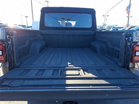 Used 2021 Jeep Gladiator Overland image 29