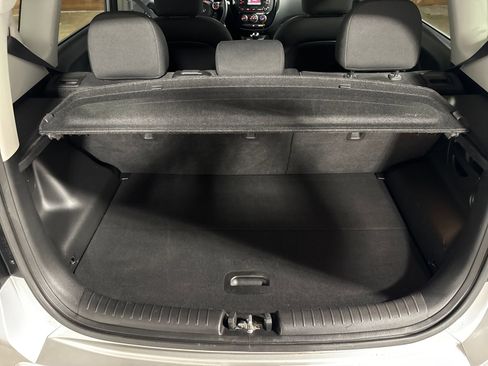 Used 2014 Kia Soul ! FWD image 25