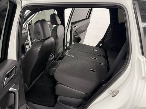 Used 2023 Volkswagen Tiguan SE R-Line image 15