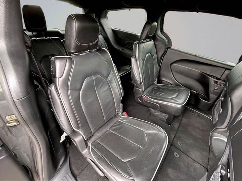 Used 2025 Chrysler Pacifica Limited FWD image 27