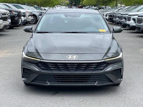 Used 2024 Hyundai Elantra SEL FWD image 2