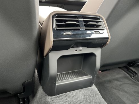 Used 2025 BMW 540i xDrive w/ Premium Package image 41