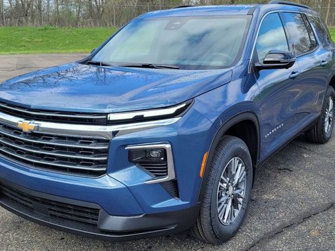 New 2026 Chevrolet Traverse LT image 3