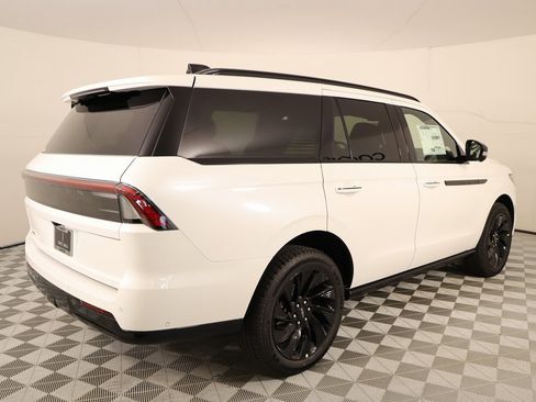 New 2025 Lincoln Navigator Reserve w/ Jet Appearance Package image 22