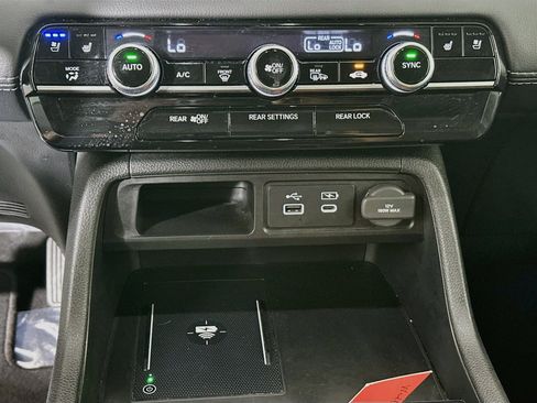 Used 2024 Honda Pilot Elite image 23