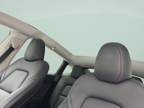 Used 2024 Tesla Model Y 2WD image 14