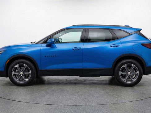 Used 2025 Chevrolet Blazer LT FWD image 5