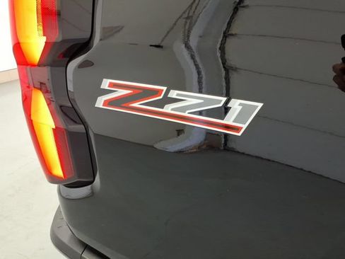 Used 2026 Chevrolet Colorado Z71 w/ Technology Package AWD/4WD image 11
