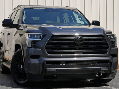 Used 2024 Toyota Sequoia Limited AWD/4WD image 4