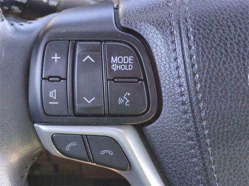 Used 2018 Toyota Highlander Limited Platinum image 25