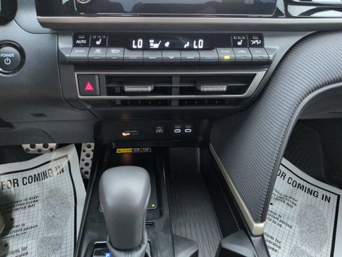 Used 2026 Toyota Camry SE w/ Convenience Package FWD image 18