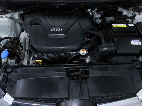 Used 2016 Hyundai Veloster w/ Option Group 02 image 21