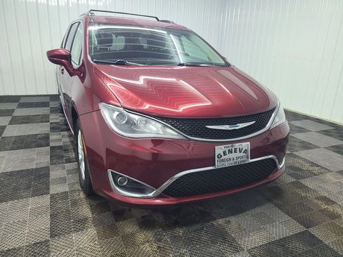 Used 2018 Chrysler Pacifica Touring-L image 5
