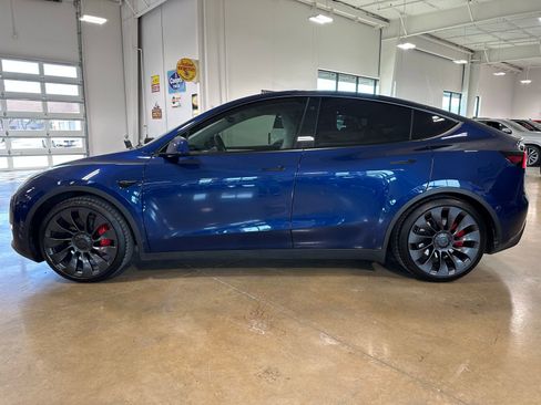 Used 2023 Tesla Model Y Performance image 5