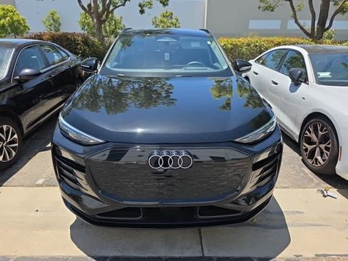 Used 2025 Audi Q6 e-tron Premium Plus w/ Premium Plus AWD/4WD image 2