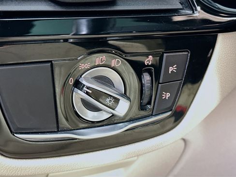 Used 2022 BMW 530i xDrive w/ Premium Package image 16