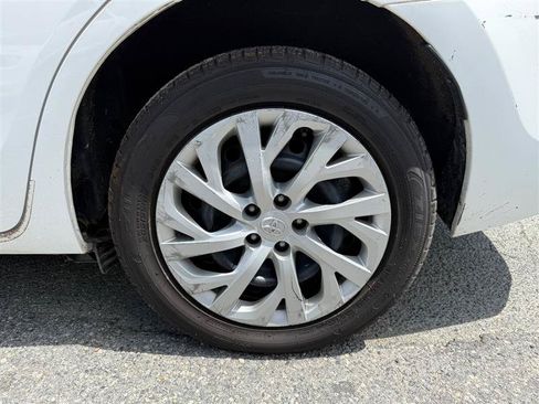 Used 2014 Toyota Corolla LE FWD image 13