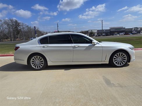 Used 2021 BMW 740i w/ Premium Package image 6