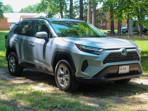 Used 2024 Toyota RAV4 XLE image 1