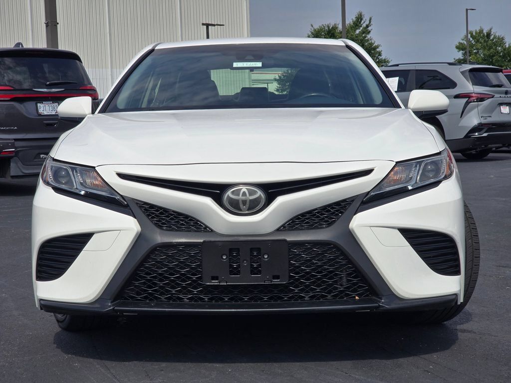 Used 2018 Toyota Camry SE FWD image 3