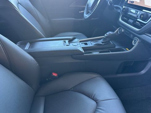 Used 2025 Toyota Grand Highlander AWD image 20