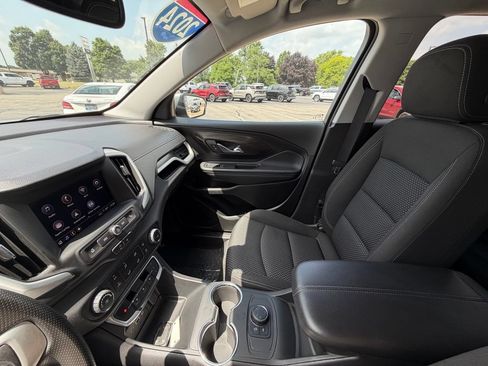 Used 2024 GMC Terrain SLE AWD/4WD image 16