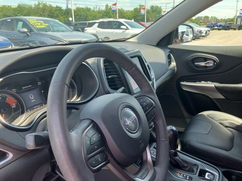 Used 2021 Jeep Cherokee Latitude Lux w/ Comfort/Convenience Group FWD image 9