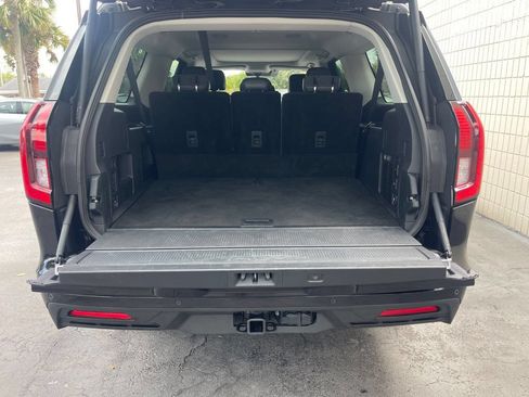 Used 2025 Ford Expedition Max Active AWD/4WD image 5