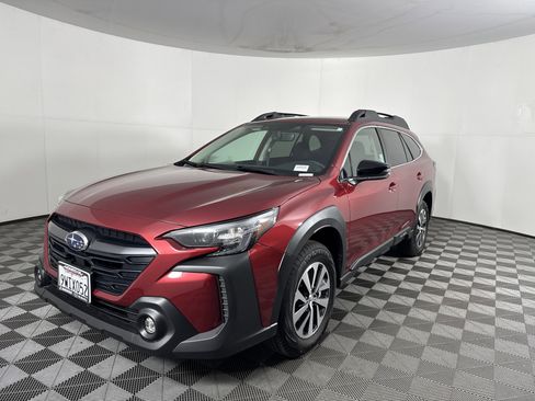 Used 2025 Subaru Outback Premium image 10