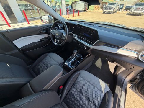 Certified 2025 Chevrolet Trax LT w/ LT Convenience Package image 26