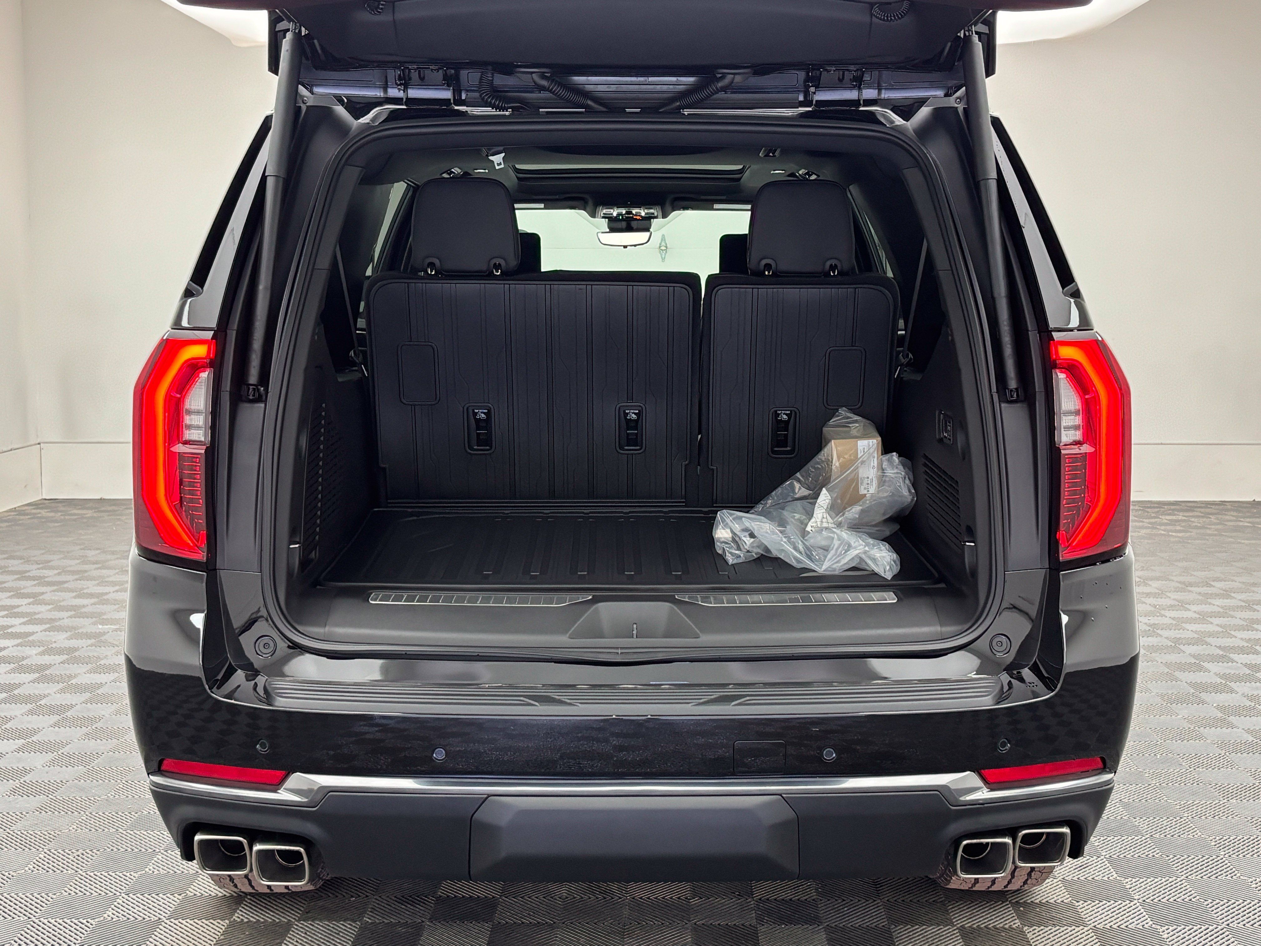 New 2026 GMC Yukon XL AT4 w/ AT4 Premium Plus Package AWD/4WD image 12