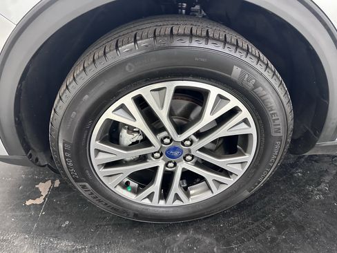 Used 2021 Ford Escape SEL image 19