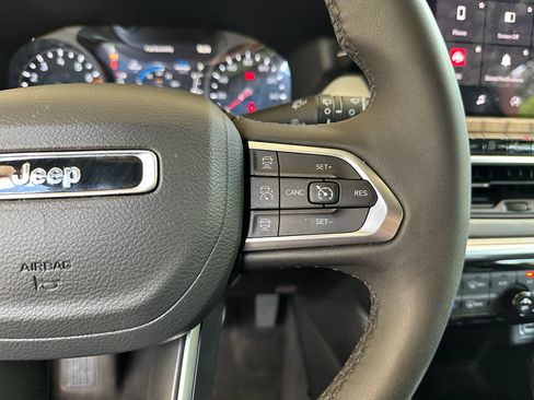 Used 2025 Jeep Compass Limited AWD/4WD image 21