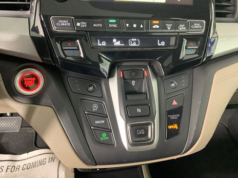 Used 2018 Honda Odyssey Touring image 23