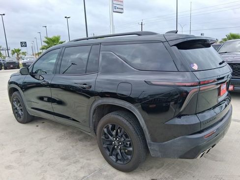 Used 2025 Chevrolet Traverse LT w/ Midnight/Sport Edition image 5