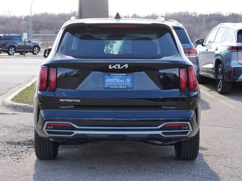 Used 2023 Kia Sorento EX w/ Panoramic Sunroof Package FWD image 6