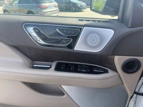 Used 2023 Lincoln Navigator Reserve AWD/4WD image 17