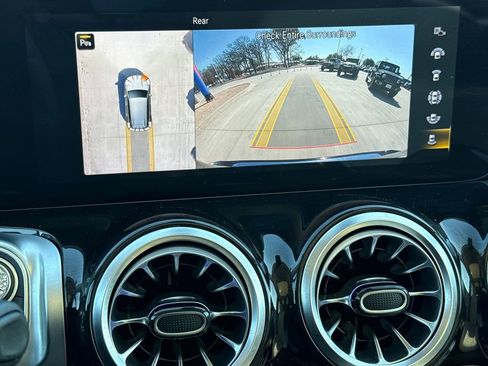 Used 2022 Mercedes-Benz GLB 250 GLB 250 image 25