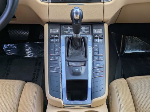 Used 2018 Porsche Macan S image 22