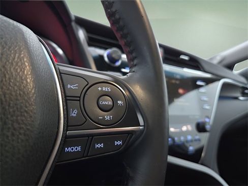 Used 2018 Toyota Camry XSE image 19